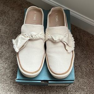 Toms - Tan Mules